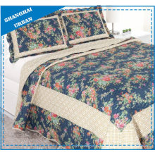 Ensemble de couvre-lit matelassé en polyester imprimé roses indigo